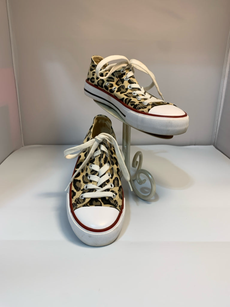 SIZE 6 Sneakers