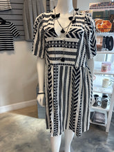SIZE M OLD NAVY BLK WHT Dress