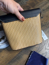 DOONEY & BOURKE Crossbody