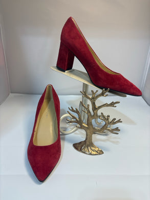 SIZE 6 MARC FISHER Heels