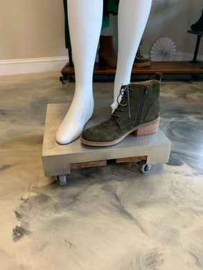 SIZE 9/10 LUCKY BRAND Booties