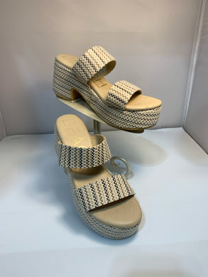 SIZE 8 BEACH BY MATISSE Sandals