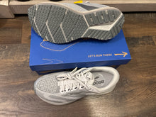 SIZE 8.5 BROOKS Sneakers
