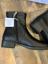 SIZE 8.5 AEROSOLES Boots