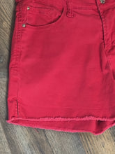 SIZE 6 KENSIE Red Shorts