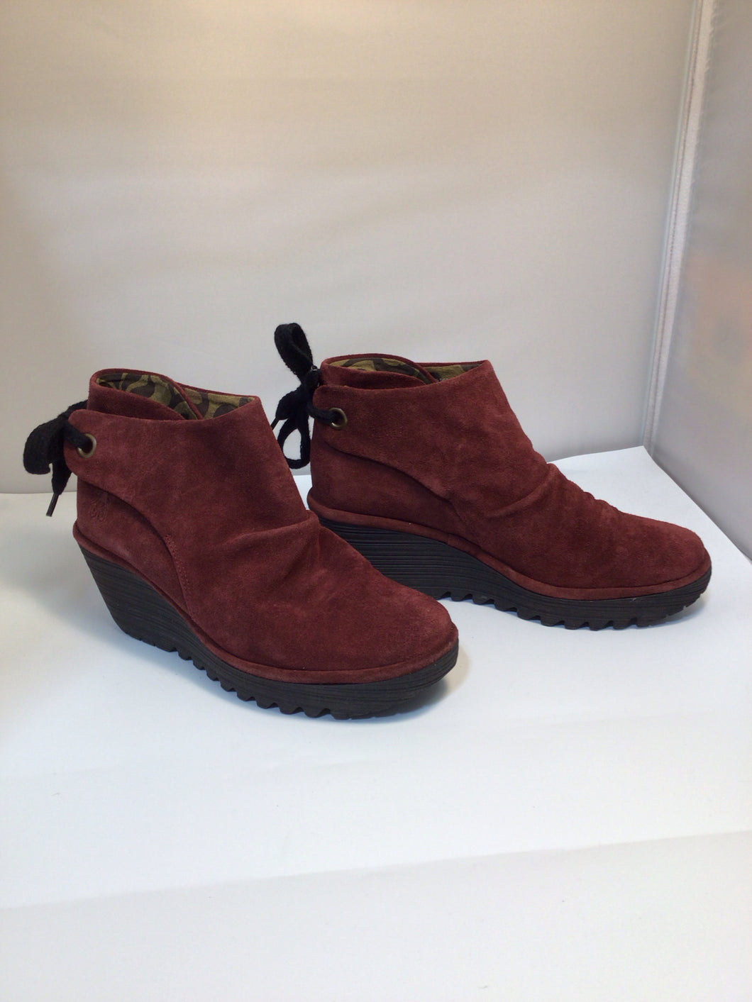 SIZE 8.5 FLY LONDON Booties