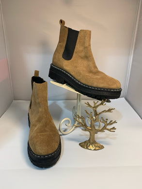 SIZE 8.5 MARC FISHER Booties