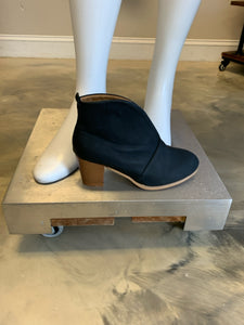 SIZE 7.5 Booties