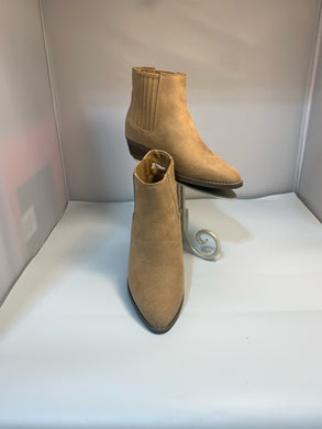 SIZE 6 UNIVERSAL THREAD Booties
