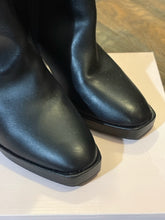 SIZE 9 CHINESE LAUNDRY Boots