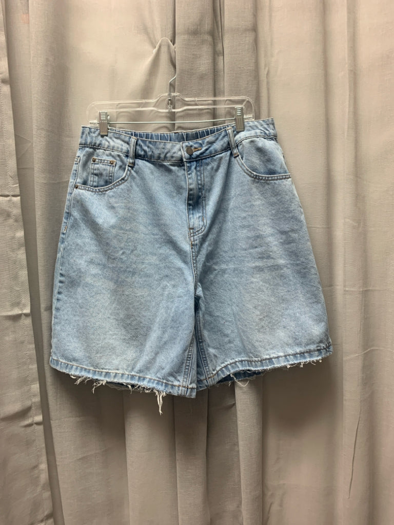 SIZE XL Shorts