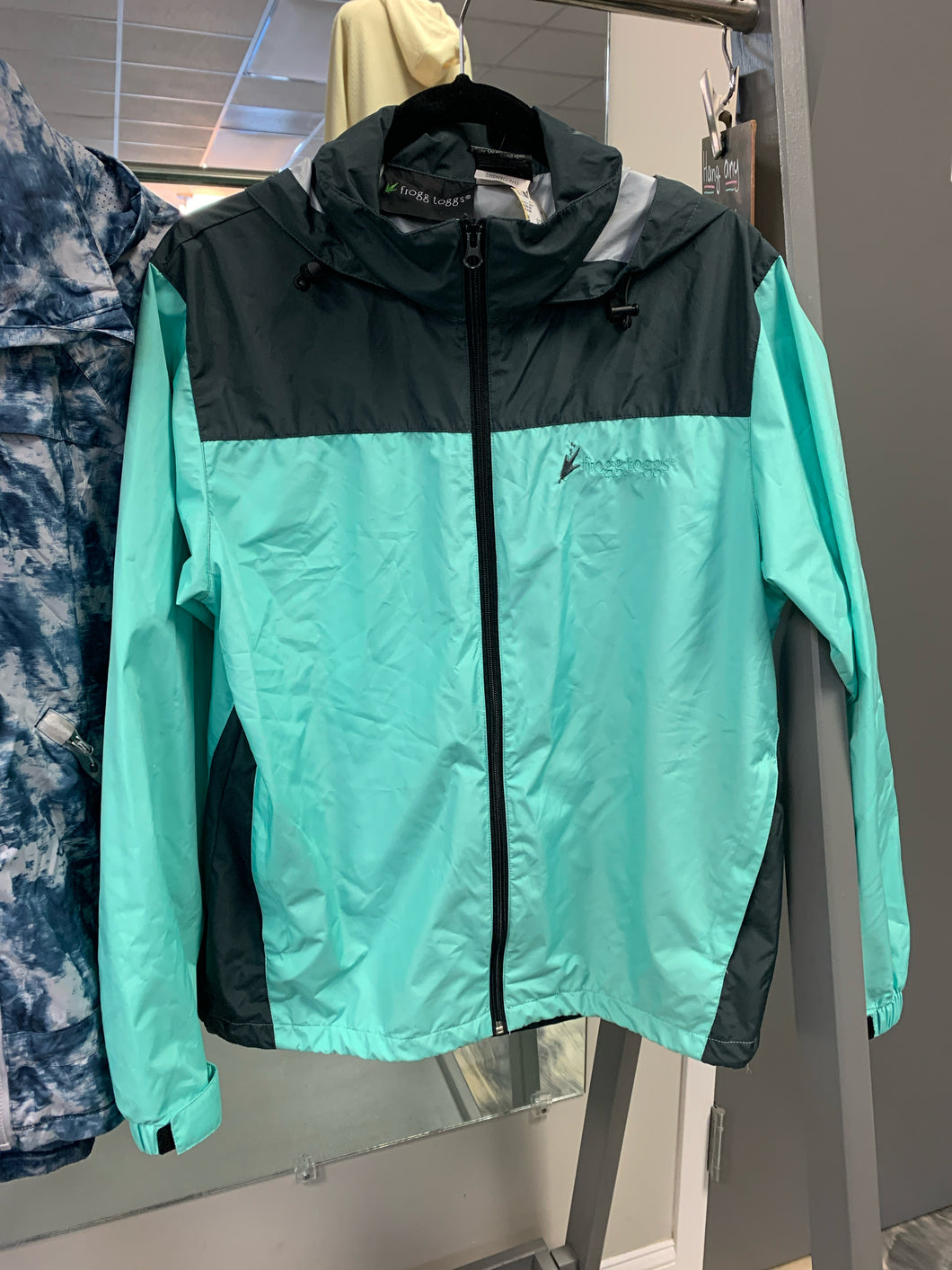 SIZE S/M FROGG TOGGS Active Jackets