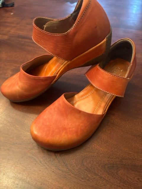 SIZE 7 L'ARTISTE Loafers