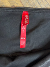 Size M SPANX Leggings.