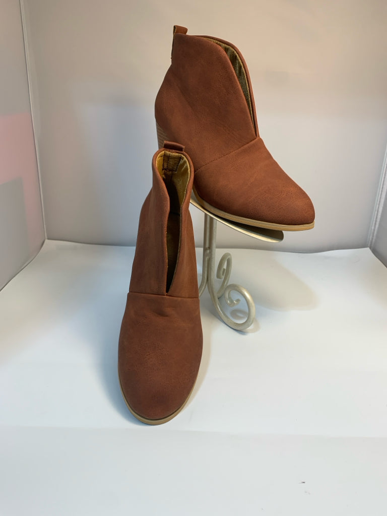 SIZE 7.5 Booties
