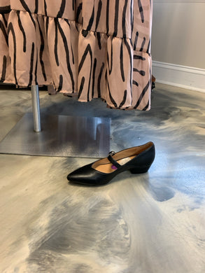 SIZE 6.5 NATURALIZER Heels