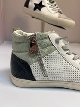 SIZE 10 VINTAGE HAVANA Sneakers