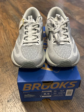 SIZE 8.5 BROOKS Sneakers