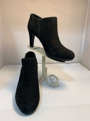 SIZE 9.5 CLARKS Booties