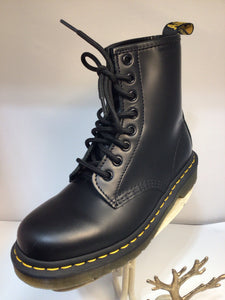 SIZE 5 DOC MARTENS Boots