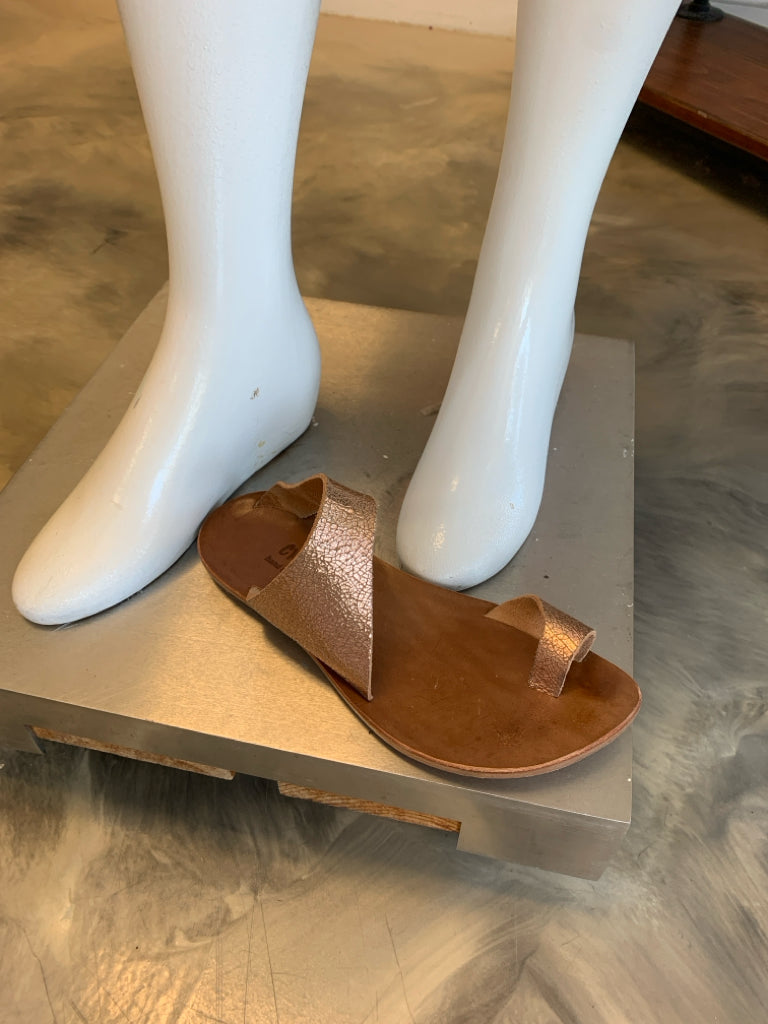 SIZE 7.5 CYDWOQ Sandals