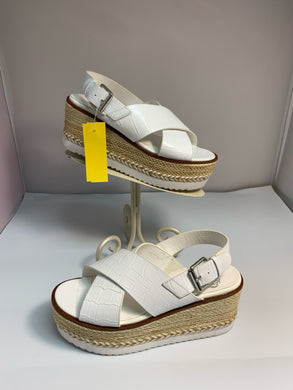 SIZE 6 VINCE CAMUTO Sandals