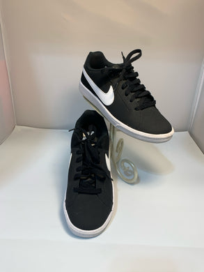 SIZE 7 NIKE Sneakers
