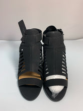 SIZE 8 SODA Heels