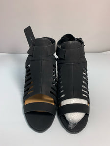 SIZE 8 SODA Heels