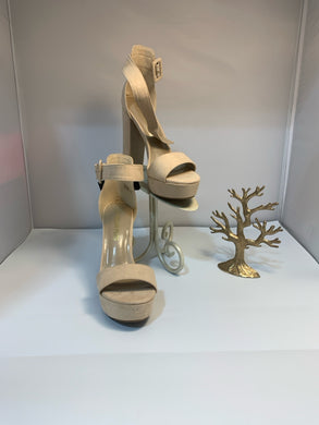 SIZE 6 DREAM PAIRS Heels