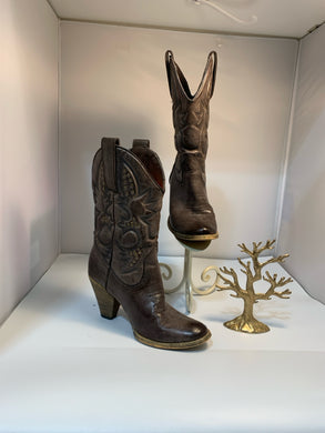 SIZE 6.5 VERY VOLATILE Boots