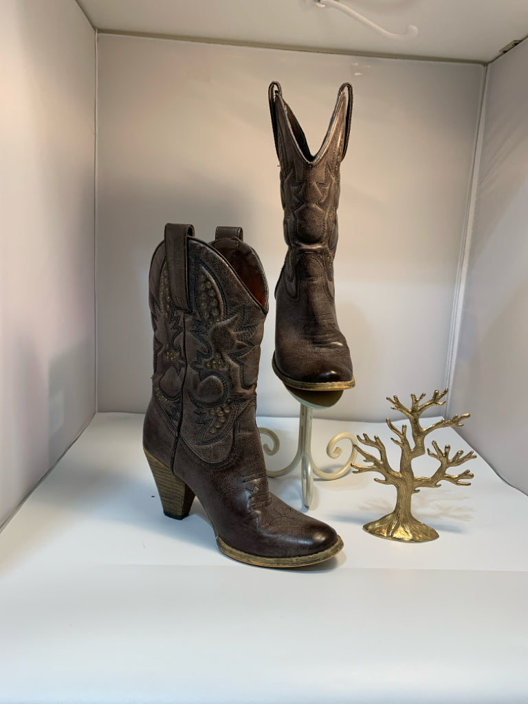 SIZE 6.5 VERY VOLATILE Boots