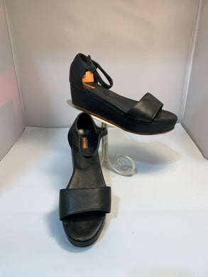 SIZE 9 GEE WAWA Sandals