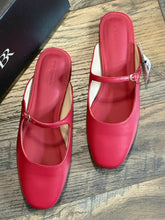 SIZE 8.5 BANANA REPUBLIC Flats