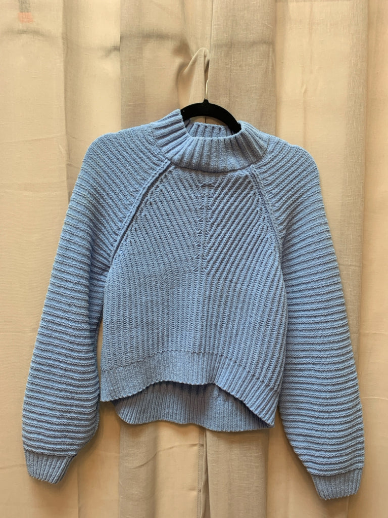 SIZE M ALMOST FAMOUS Sweaters