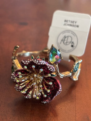 BETSEY JOHNSON Bracelets