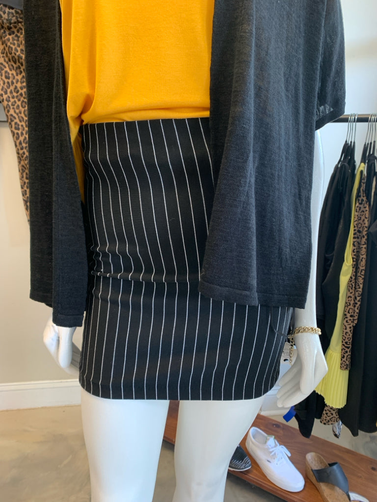 SIZE XS DIVIDED Skirt