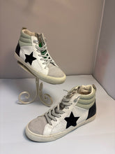 SIZE 10 VINTAGE HAVANA Sneakers