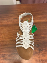 SIZE 6.5 BARE TRAPS Sandals