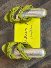 SIZE 8 CIRCUS BY SAM ED Sandals