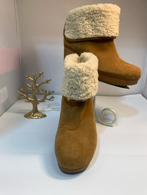 SIZE 8.5 CROWN VINTAGE Booties