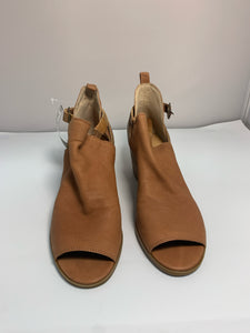 SIZE 8.5 LUCKY BRAND Sandals