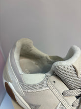 SIZE 9 NEW BALANCE Sneakers