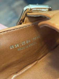 SIZE 9.5 FARM RIO Loafers