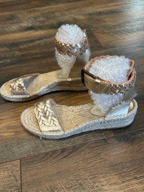 SIZE 6 SOLUDOS Sandals