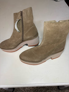 SIZE 8.5 MATISSE Boots