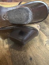 SIZE 8.5 DONALD J PLINER Boots