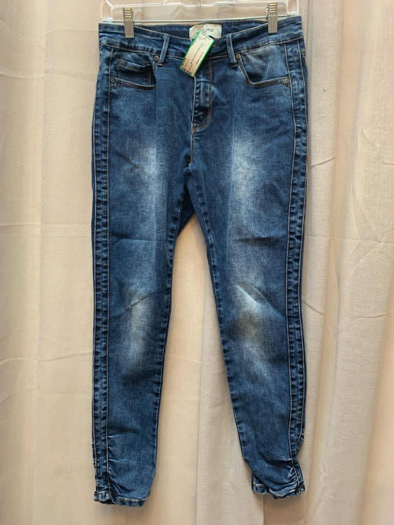 SIZE 6 LOLA JEANS Jeans