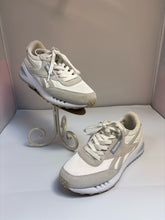 SIZE 8 REEBOK Sneakers