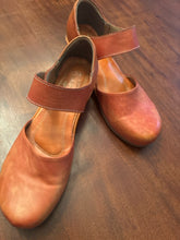 SIZE 7 L'ARTISTE Loafers